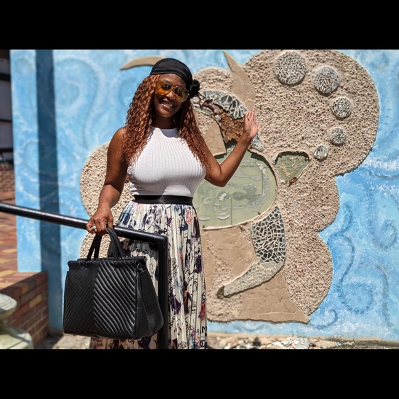 Meet your Posher, Lei - Picture 3 of 4